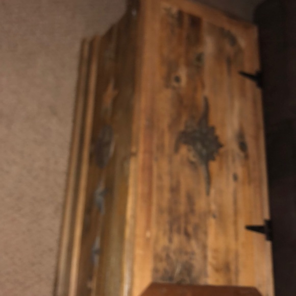 Cedar Chest - Picture 7 of 11